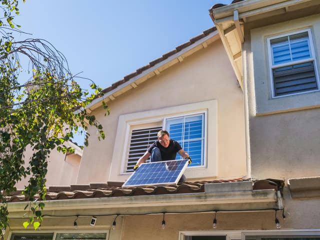 Instalarea unui panou solar de grădină DIY